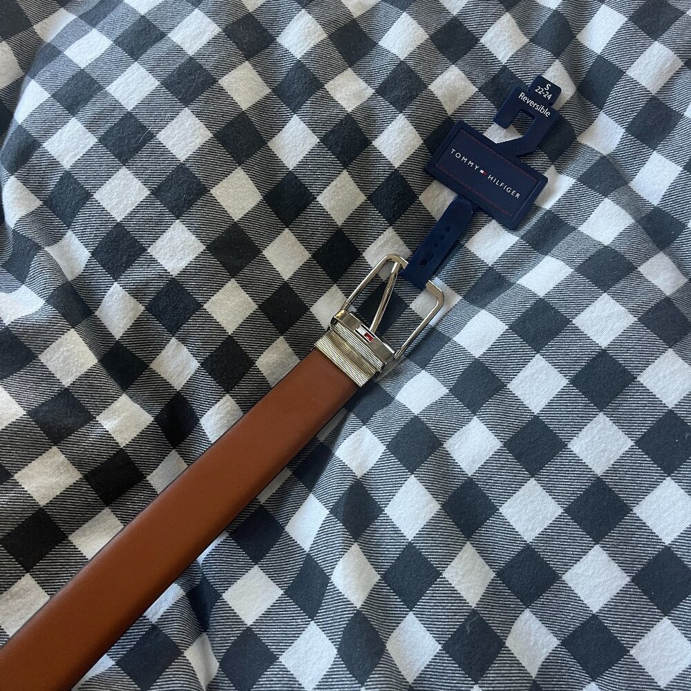 NWT Tommy Hilfiger boys belt, size small, brown and black leather reversible